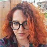 Laureata in lingue e Professoressa presso Istituti Superiori